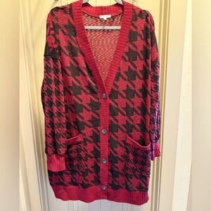 Cute extra long houndstooth cardigan Has pockets Size 2X Soft fabric w stretch